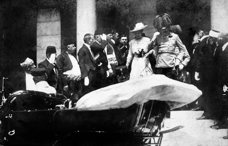 Ferdinand and his wife, Sophie, before they boarded the car. Photo: Wikipedia.